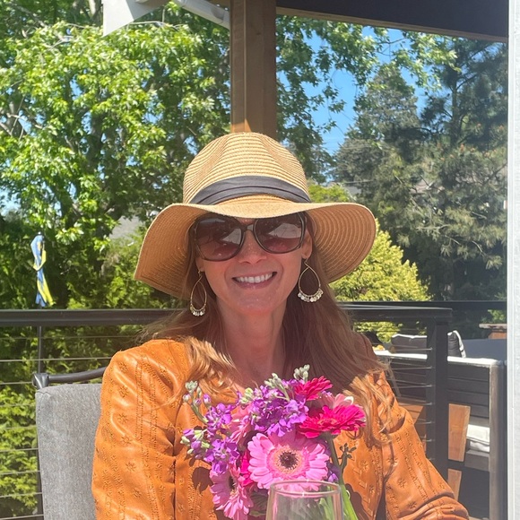 Meet your Posher, Precious - Picture 2 of 2